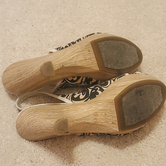 Unisa Platform Wedge Sandals, 6M - Picture 3 of 5